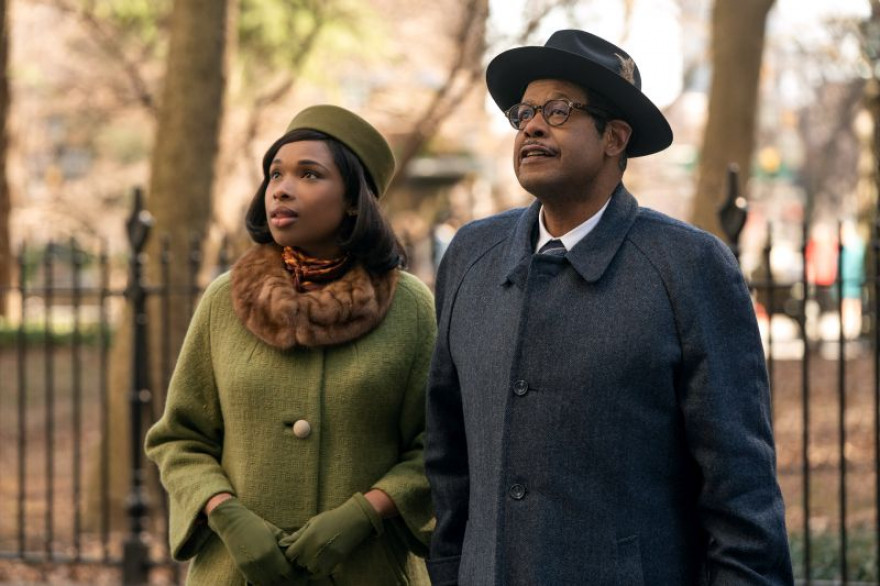 JENNIFER HUDSON kot ARETHA FRANKLIN in njen soigralec FOREST WHITAKER v sceni na sprehodu.