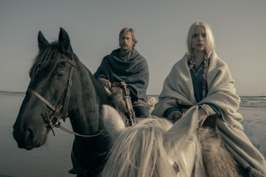 Severnjak D ALEXANDER SKARSGARD Amleth in ANYA TAYLOR JOY Olga